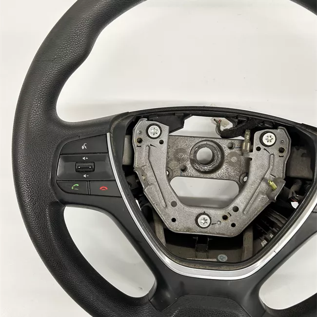 Volante con comandi radio e bluetooth