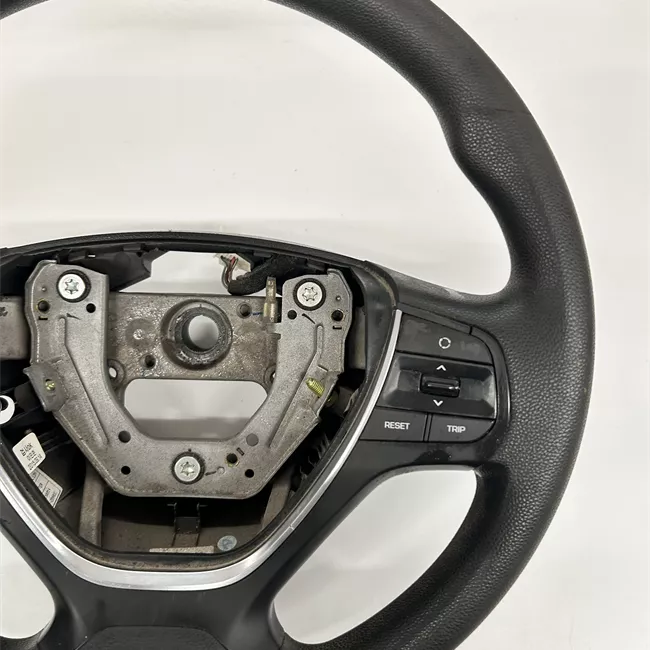 Volante con comandi radio e bluetooth