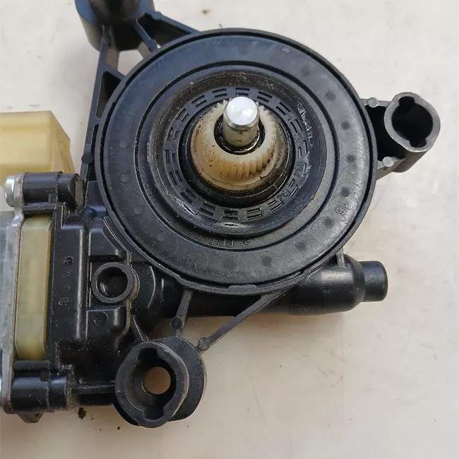 Motorino alzacristallo porta anteriore sinistro