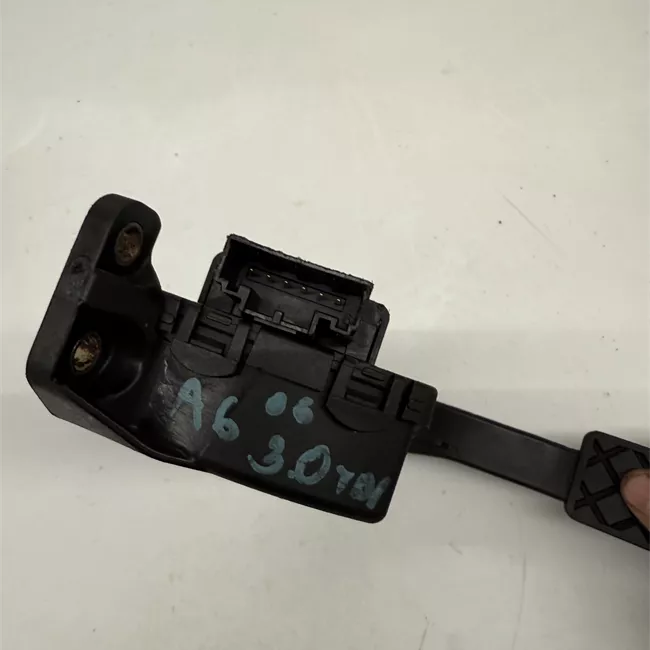 Pedale acceleratore con modulo elettronico