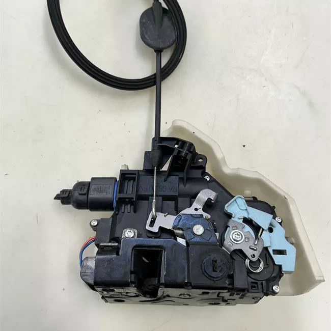 Serratura porta posteriore destra senza dispositivo SAFE