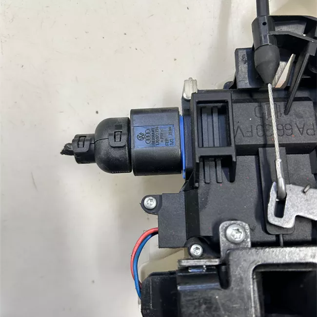 Serratura porta posteriore destra senza dispositivo SAFE