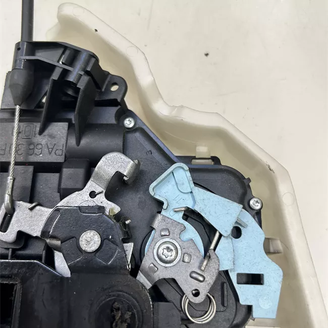 Serratura porta posteriore destra senza dispositivo SAFE