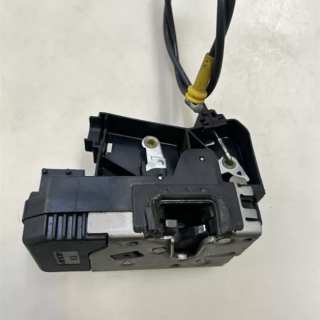 Serratura porta anteriore sinistra Superchiusura elettromagnetica