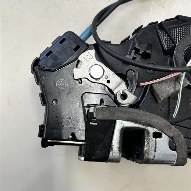 Serratura porta anteriore destra