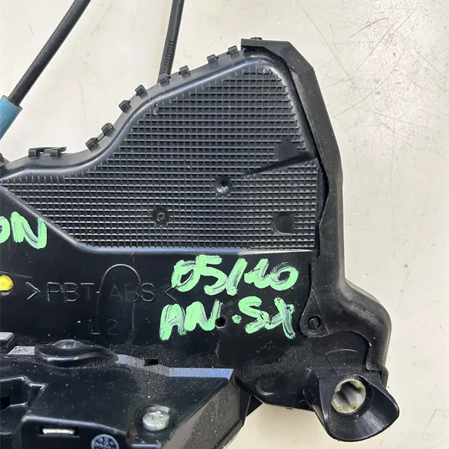 Serratura porta anteriore sinistra