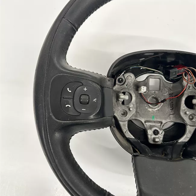 Volante con comandi nero