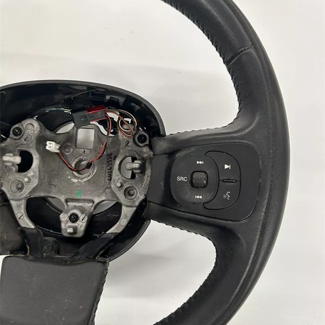 Volante con comandi nero