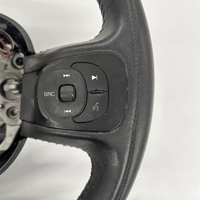 Volante con comandi nero