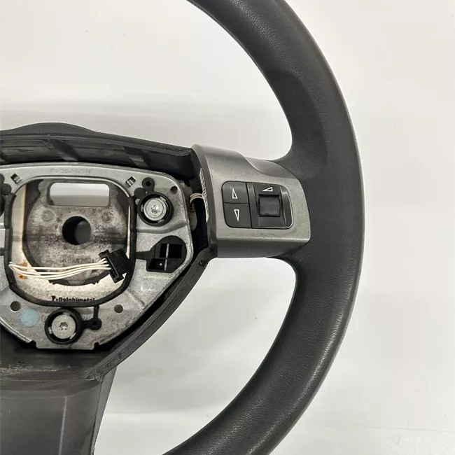 Volante con comandi radio, delux