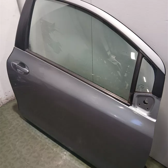 Porta anteriore destra