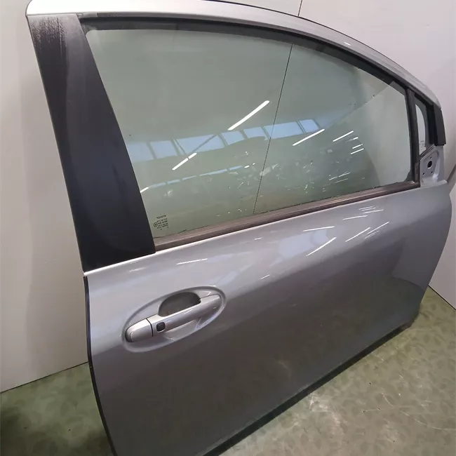 Porta anteriore destra