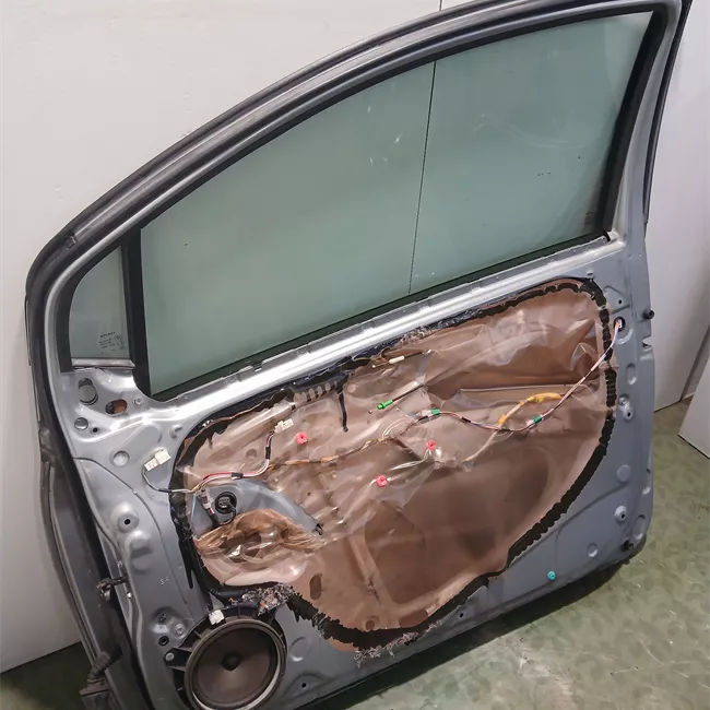 Porta anteriore destra