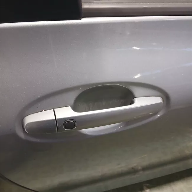 Porta anteriore destra