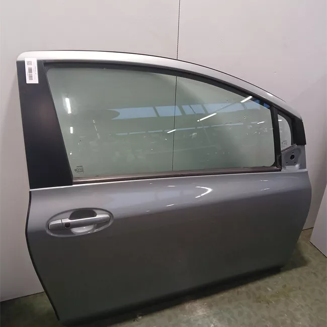 Porta anteriore destra