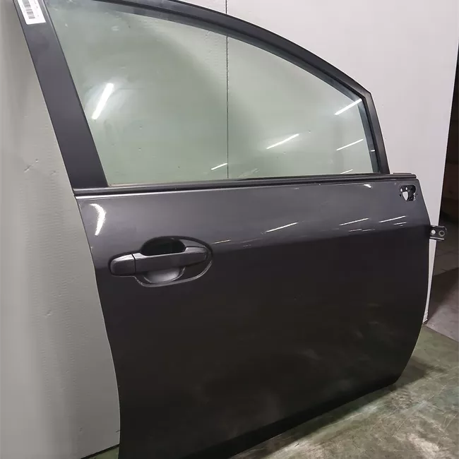 Porta anteriore destra