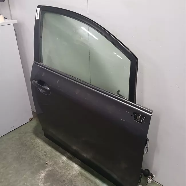 Porta anteriore destra