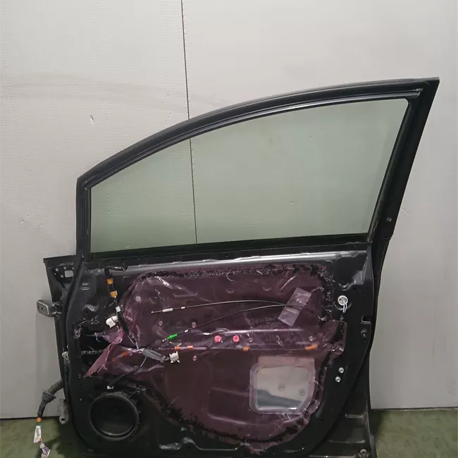 Porta anteriore destra