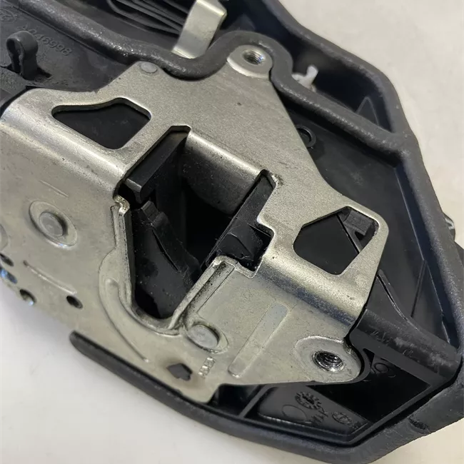 Serratura chiusura centralizzata porta posteriore destra