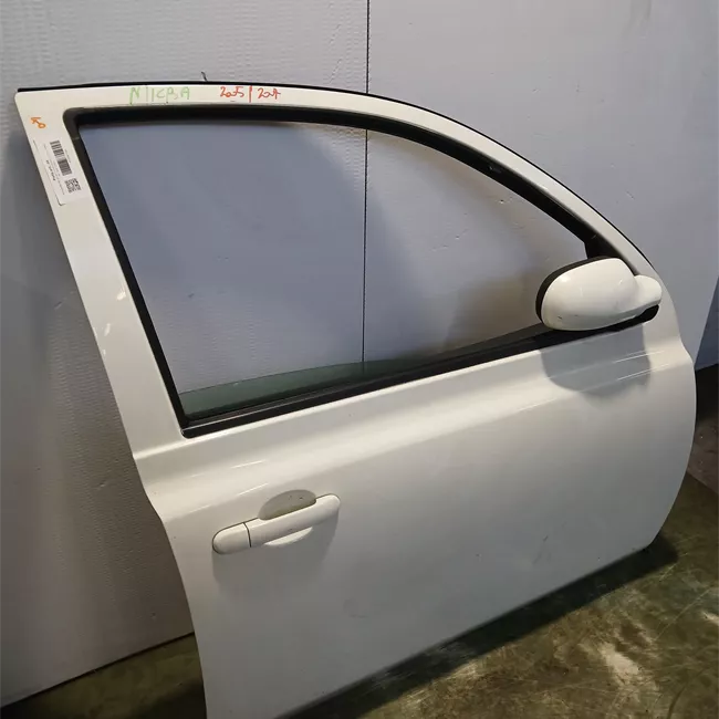 Porta anteriore destra