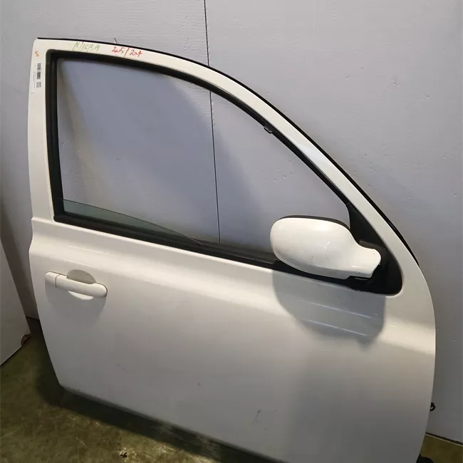 Porta anteriore destra