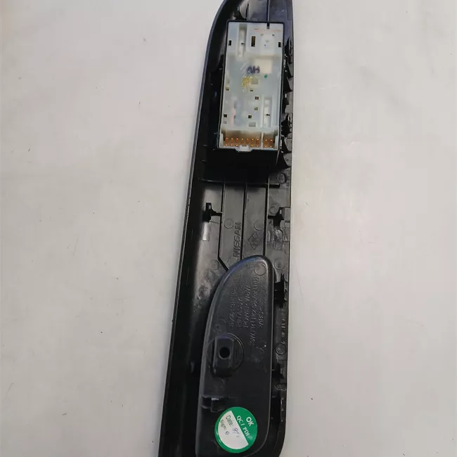 Interruttore alzacristalli porta anteriore