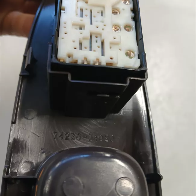 Interruttore alzacristalli porta anteriore