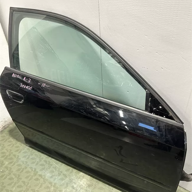 Porta anteriore destra