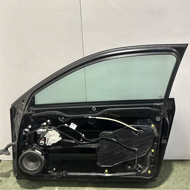 Porta anteriore destra