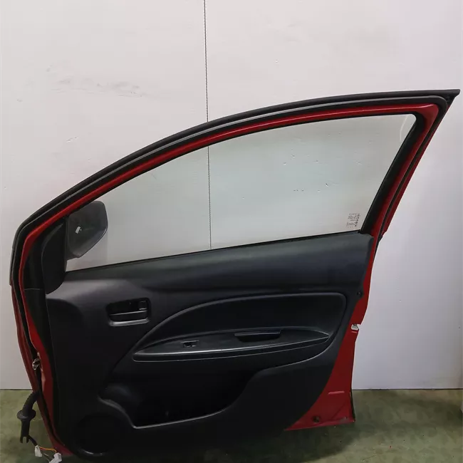 Porta anteriore destra