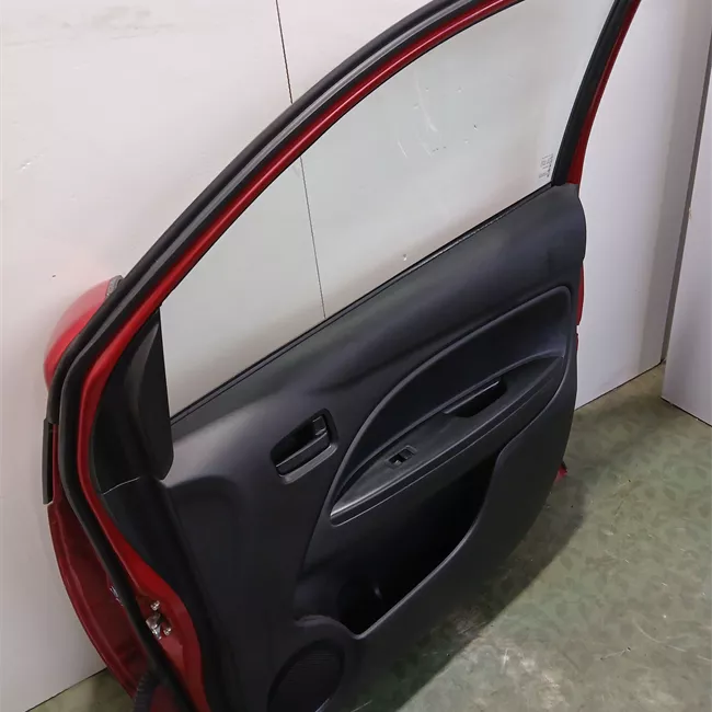 Porta anteriore destra