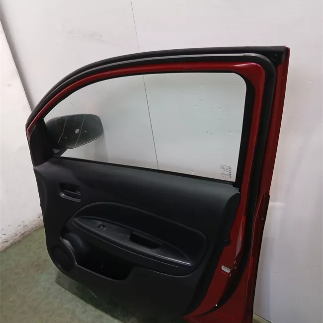 Porta anteriore destra