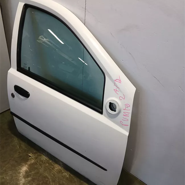 Porta anteriore destra