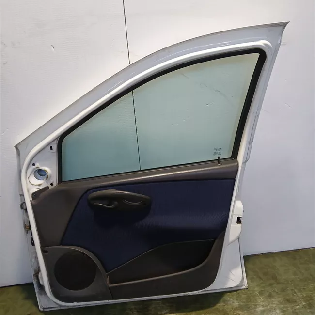 Porta anteriore destra