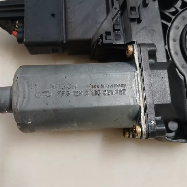 Motorino alzacristallo porta posteriore sinistro