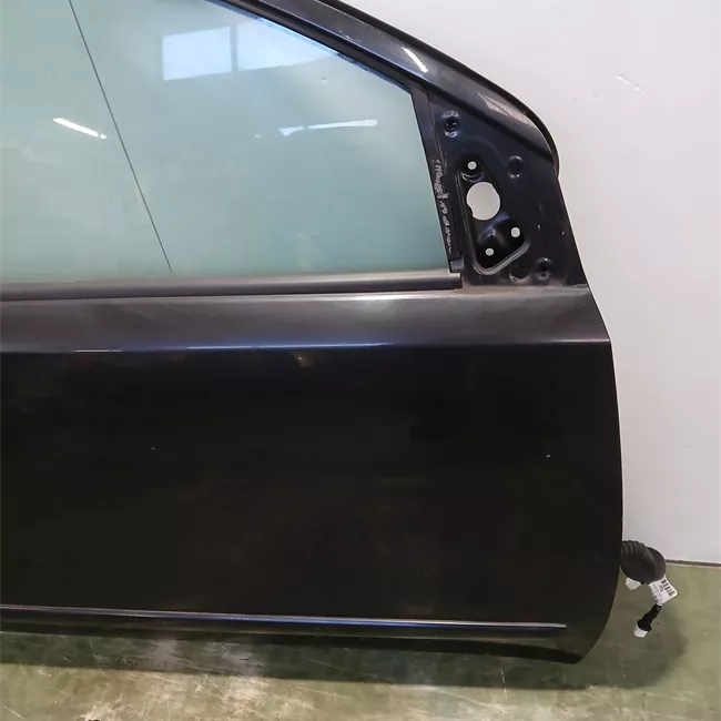 Porta anteriore destra