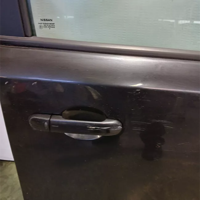 Porta anteriore destra