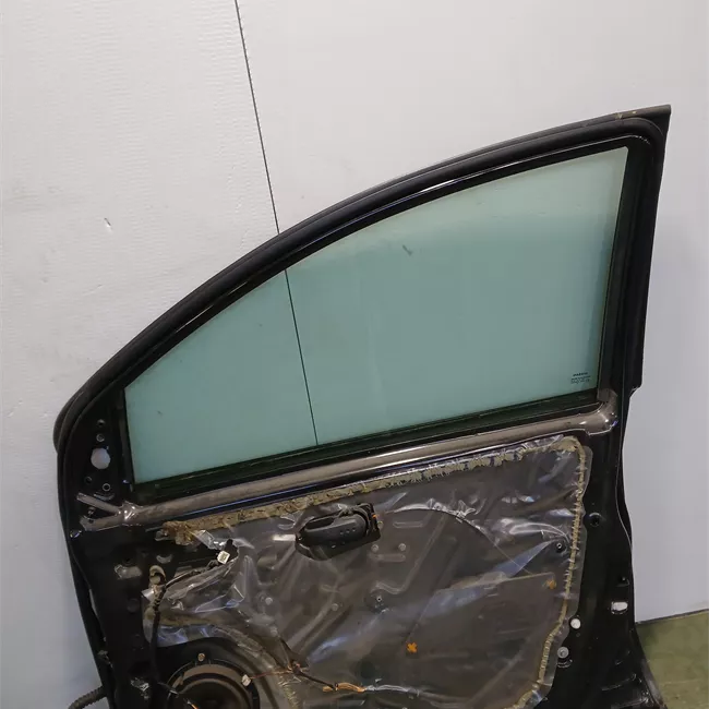 Porta anteriore destra