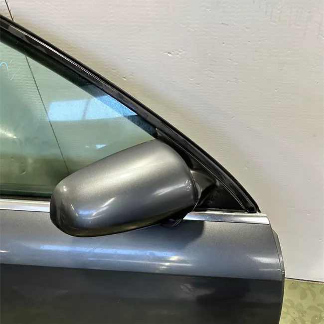 Porta anteriore destra