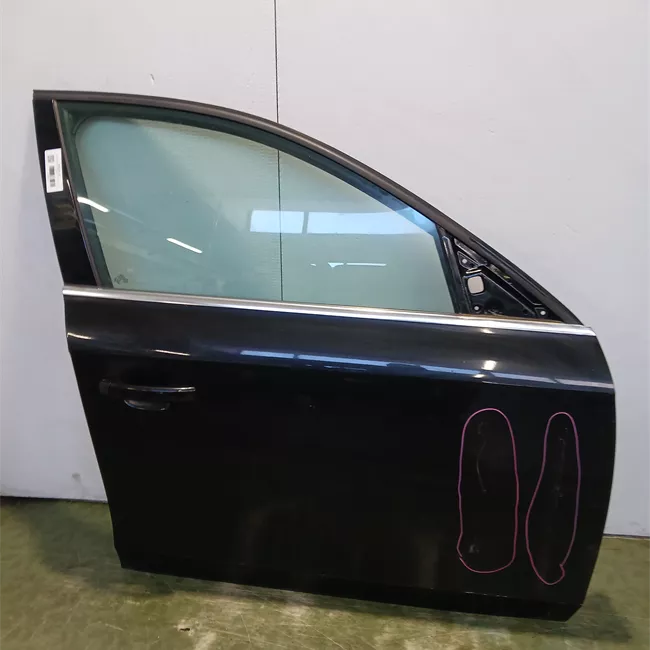 Porta anteriore destra