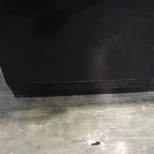 Porta anteriore destra