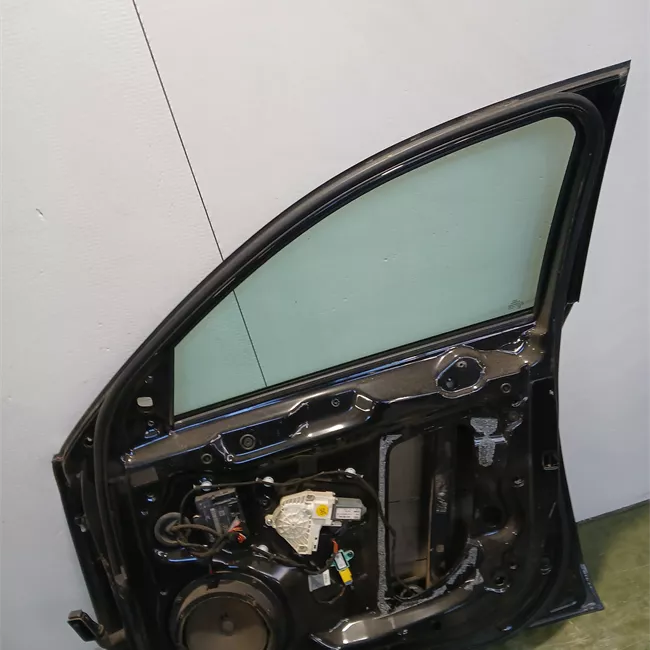 Porta anteriore destra