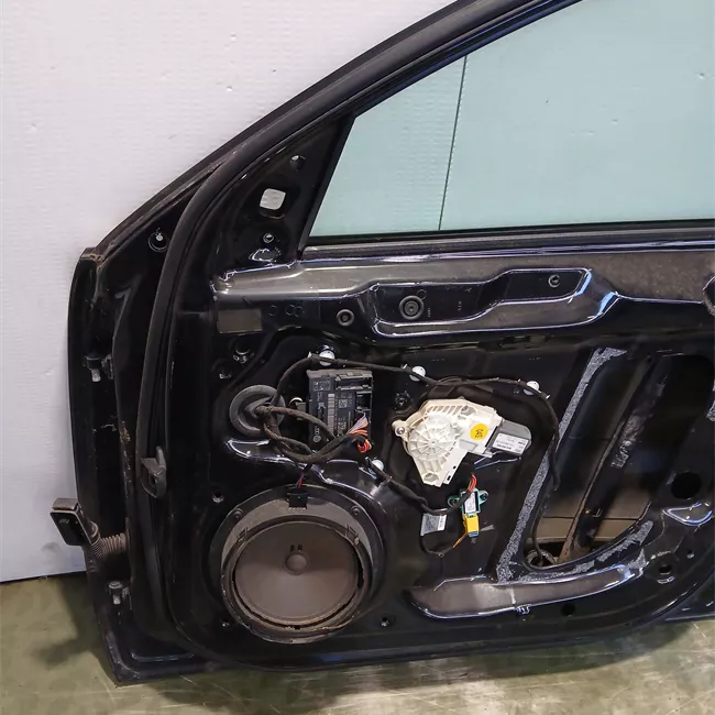 Porta anteriore destra