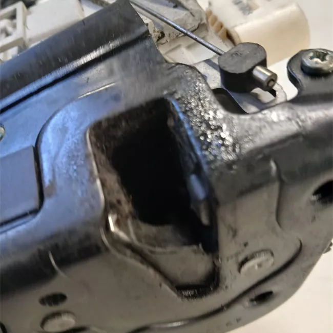 Serratura porta anteriore sinistra