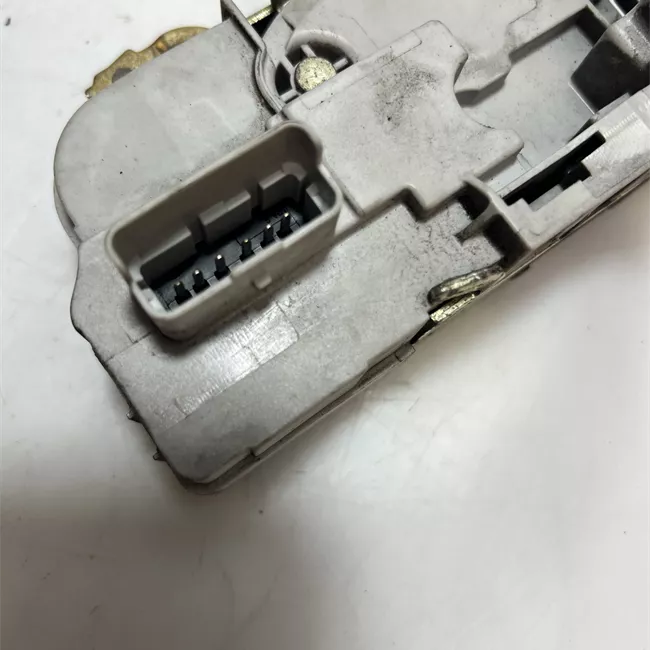 Serratura porta anteriore sinistra