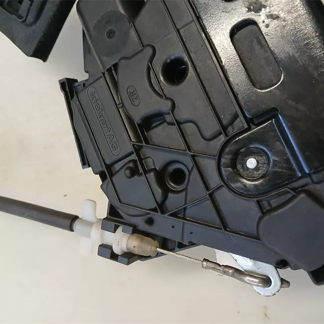 Serratura porta anteriore destra con dispositivo SAFE