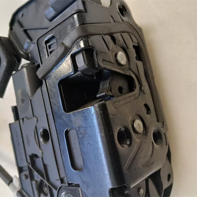 Serratura porta anteriore destra con dispositivo SAFE