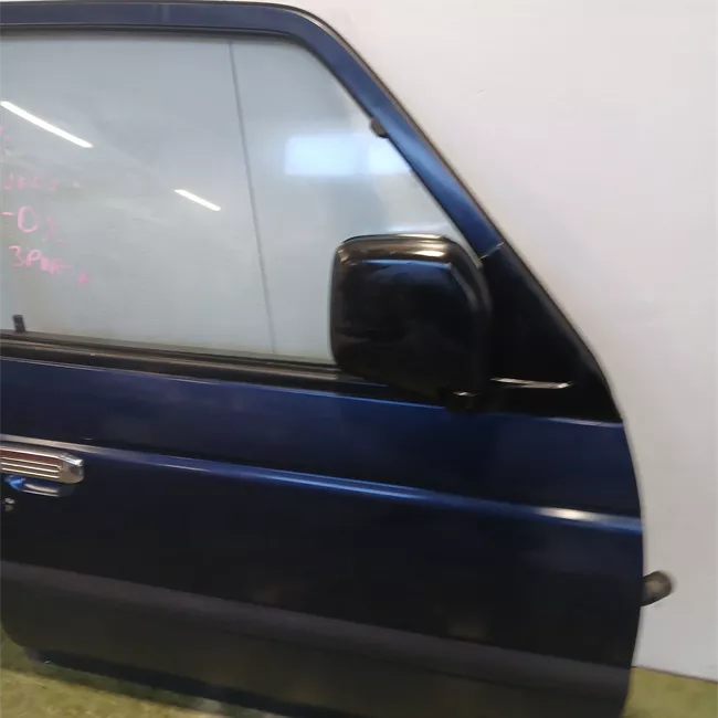 Porta anteriore destra