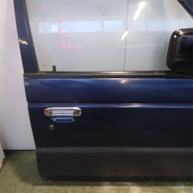 Porta anteriore destra