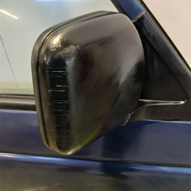 Porta anteriore destra